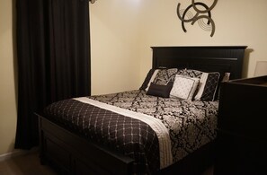 3 bedrooms, iron/ironing board, WiFi, bed sheets - Spacious, 3BR Mins from LSU Stadium (Baton Rouge)