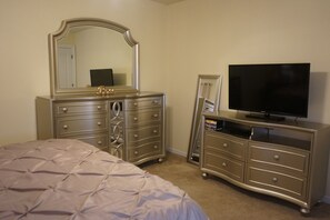 3 bedrooms, iron/ironing board, WiFi, bed sheets