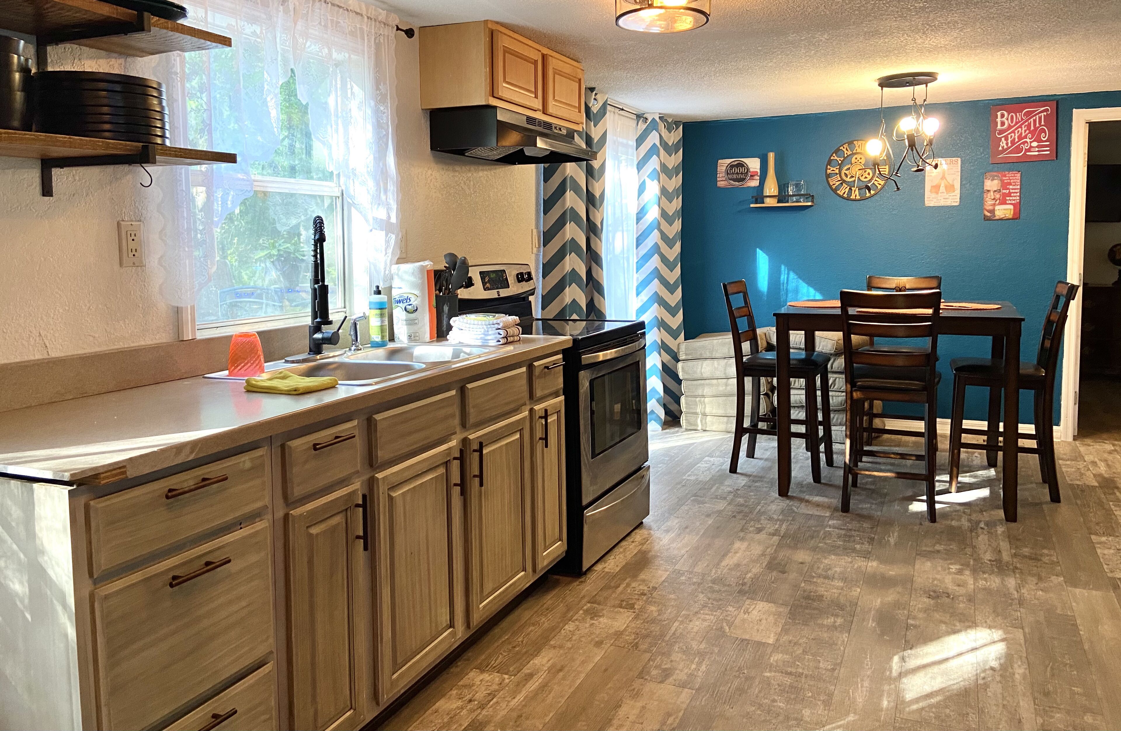 The Big Oak. Relax after day at the springs.