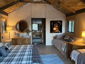 1 habitación, caja de seguridad en la habitación y ropa de cama