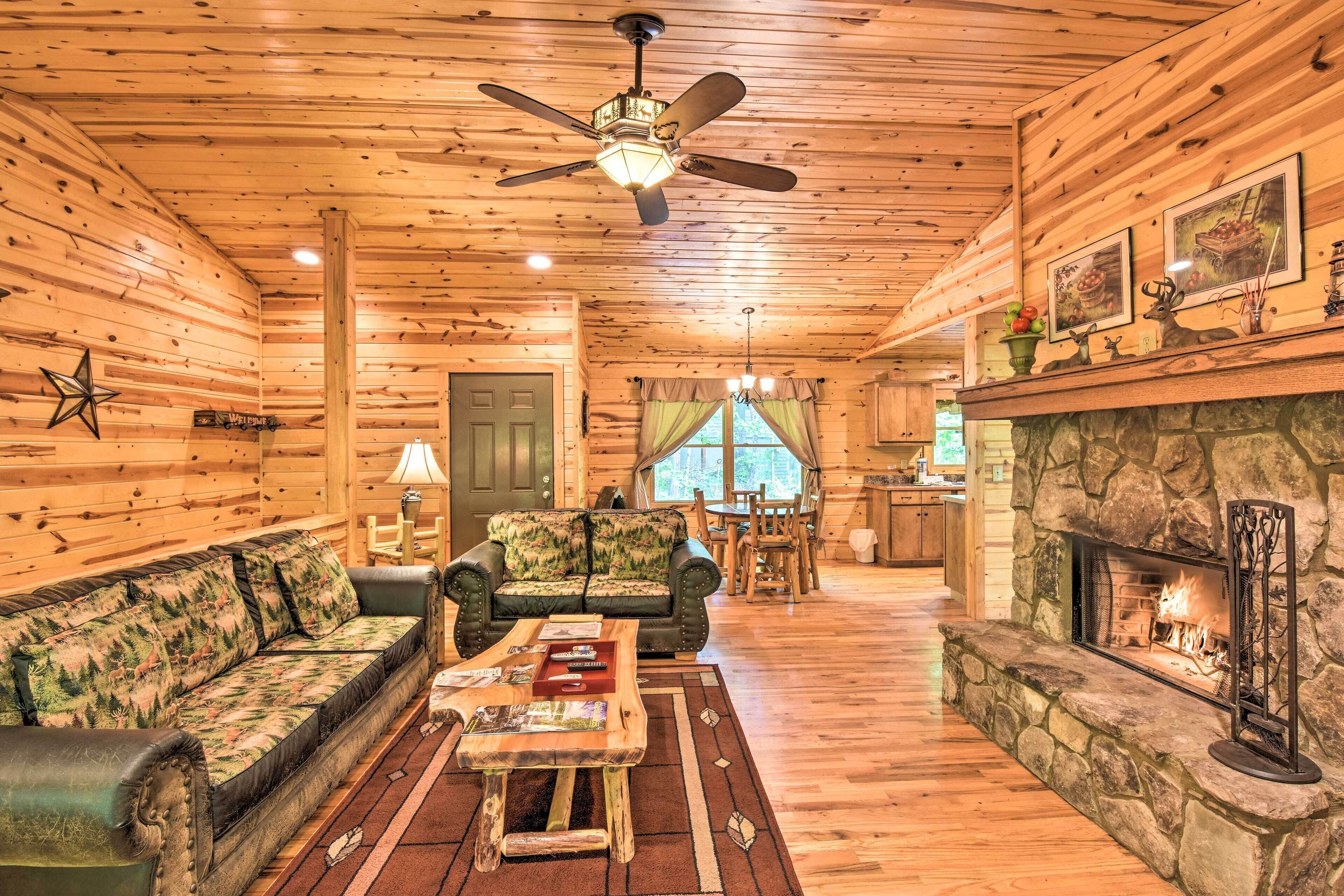 ‘The Apple Dumpling’ Cabin: Pool Table, Grill