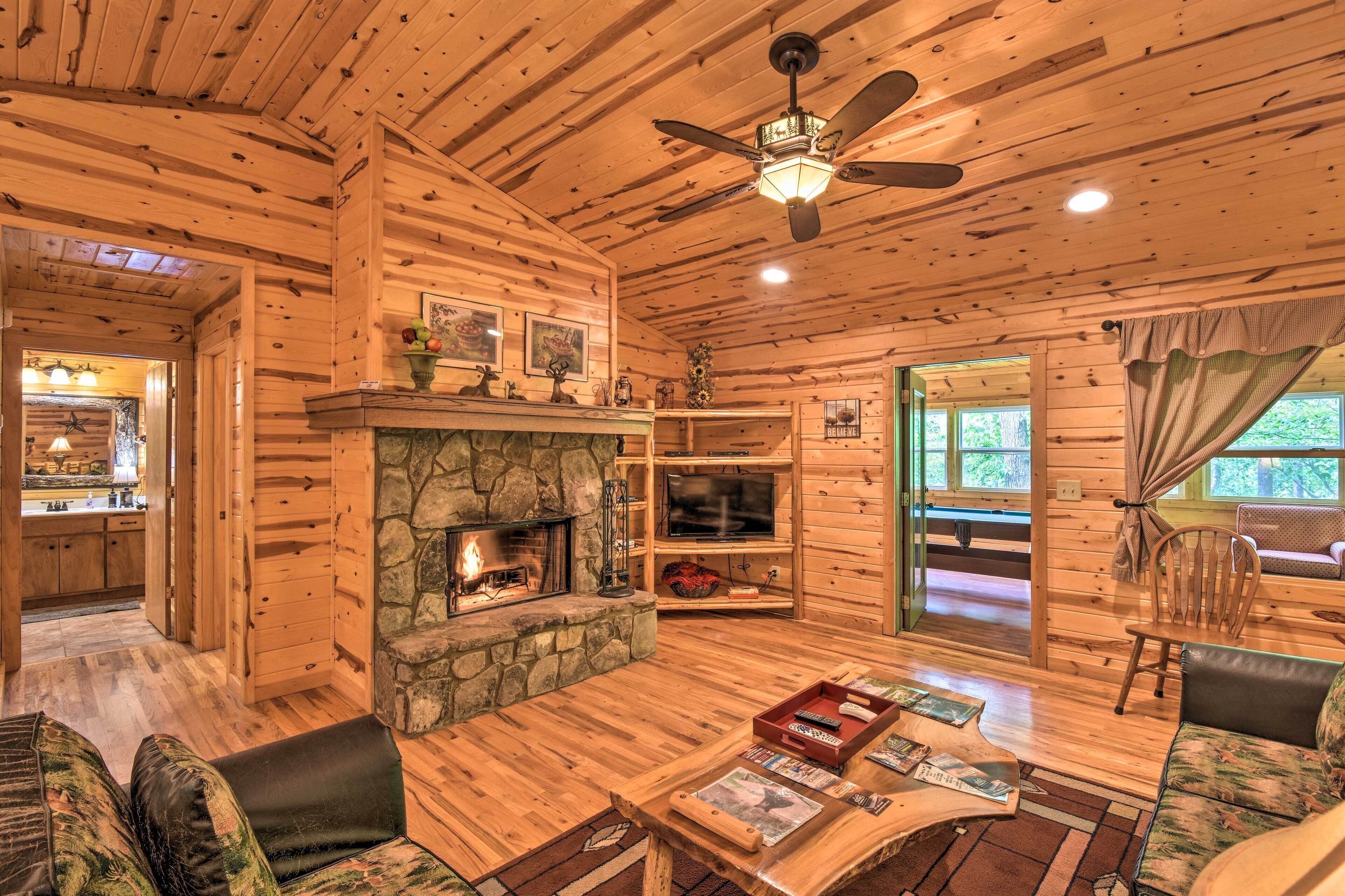 ‘The Apple Dumpling’ Cabin: Pool Table, Grill
