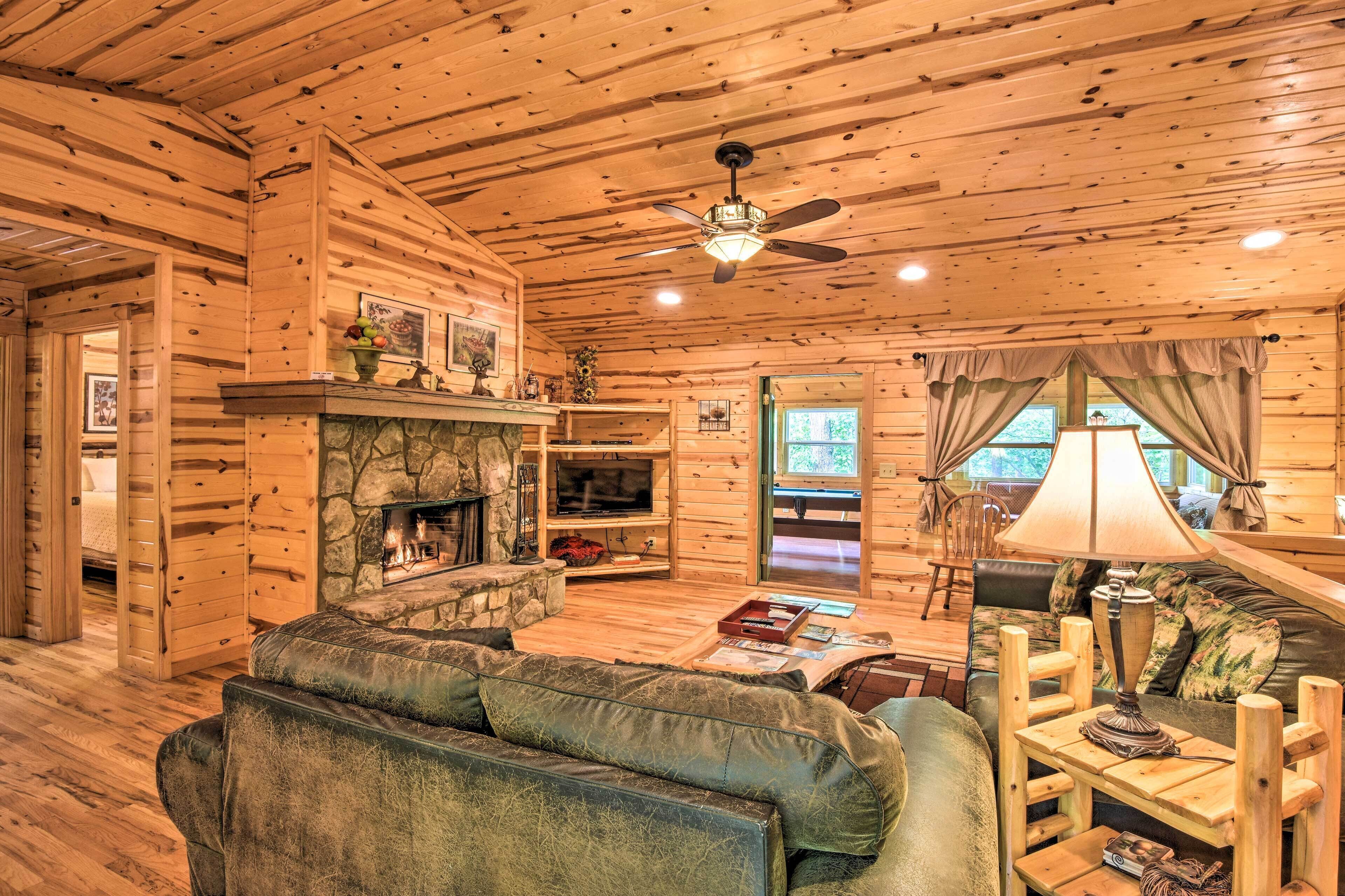 ‘The Apple Dumpling’ Cabin: Pool Table, Grill