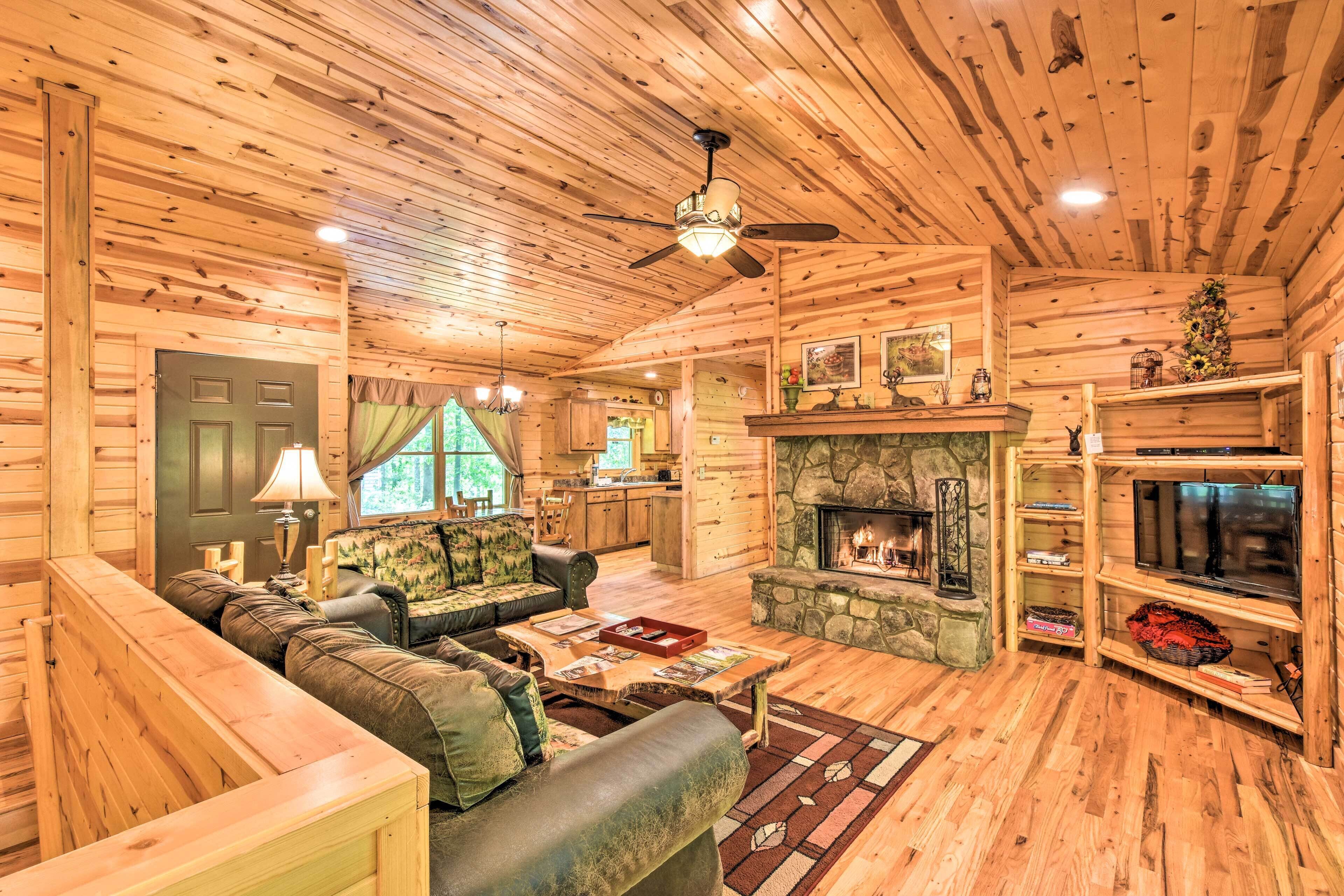 ‘The Apple Dumpling’ Cabin: Pool Table, Grill