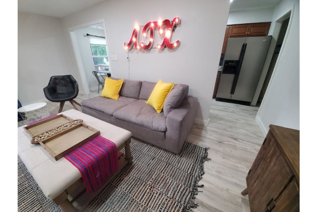 Prime Central Austin Getaway: Style & Convenience