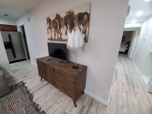 3 Schlafzimmer, Schreibtisch, Bügeleisen/Bügelbrett, Reisekinderbett