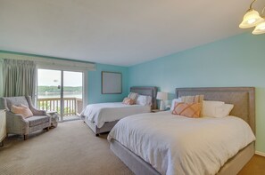 4 bedrooms, iron/ironing board, travel cot, Internet - Resort Pools, Lake Views! Multi-Level Ozarks Home (Osage Beach)