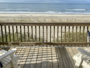 On the beach - OCEANFRONT, Renovated 4BR, 3BA Home Sleeps 8 (Holden Beach)