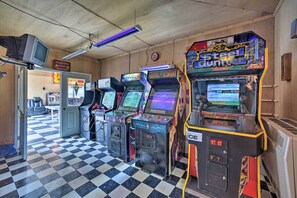 Games room - Lovely Fort Ann Lodge - 10 Mi to Lake George! (Fort Ann)