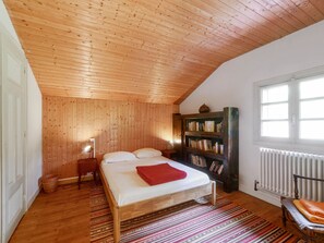 4 quartos, ferros/tábuas de passar roupa, Wi-Fi, roupa de cama