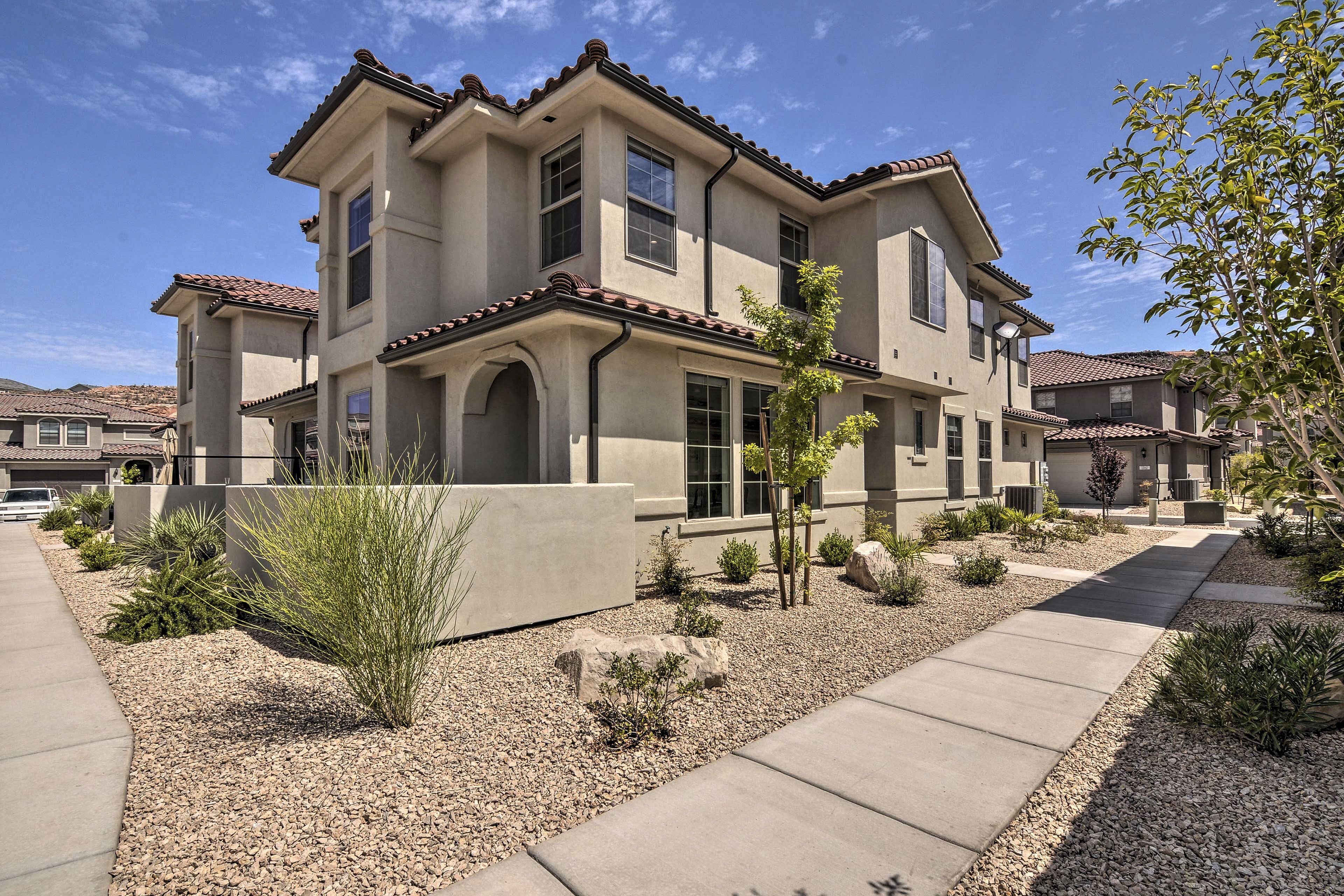 Chic Sun-Soaked Townhome: 42 Mi to Zion Nat’l Park