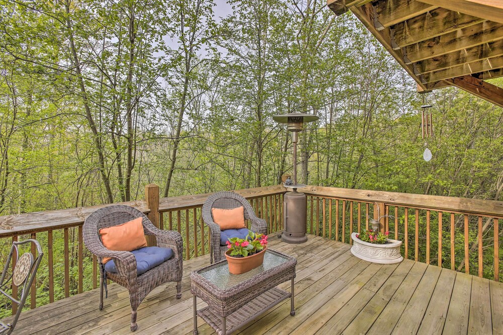 Resort Cabin w/ Fire Pit: Golf, Hike and Play!