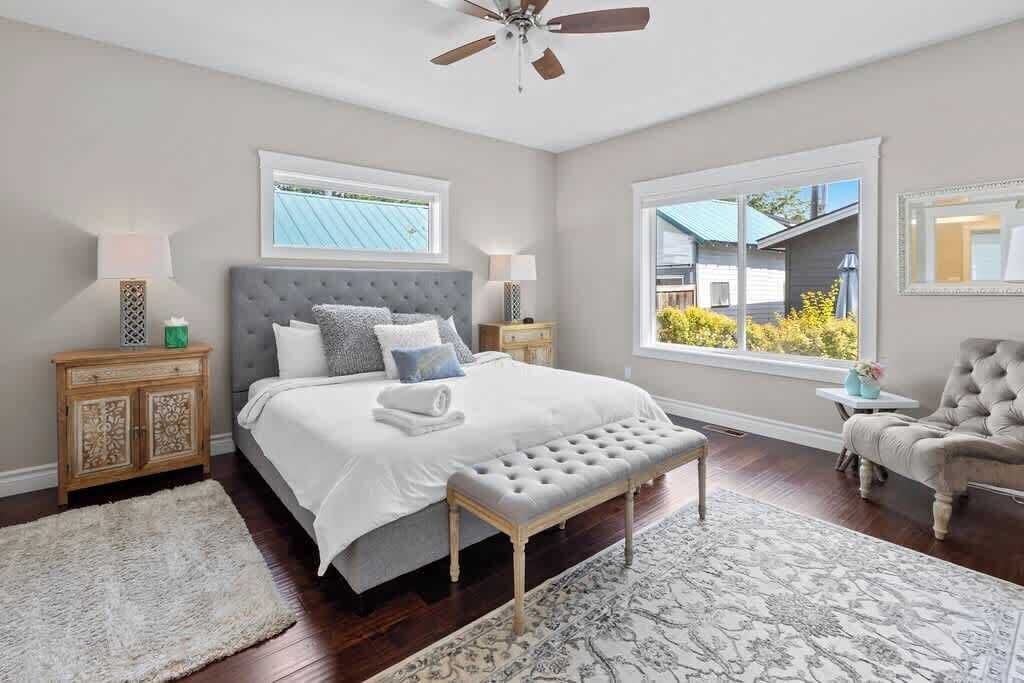 3 bedrooms, iron/ironing board, travel cot, free WiFi