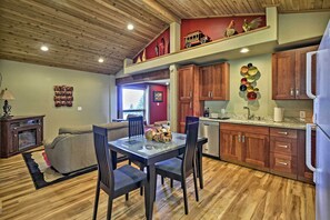 Dining - Picturesque Port Angeles Cabin w/ Fire Pit! (Port Angeles)