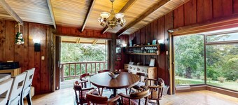 Rustic Cabin W/ High-Speed WiFi, Full Kitchen, Great Views, Large Deck & More