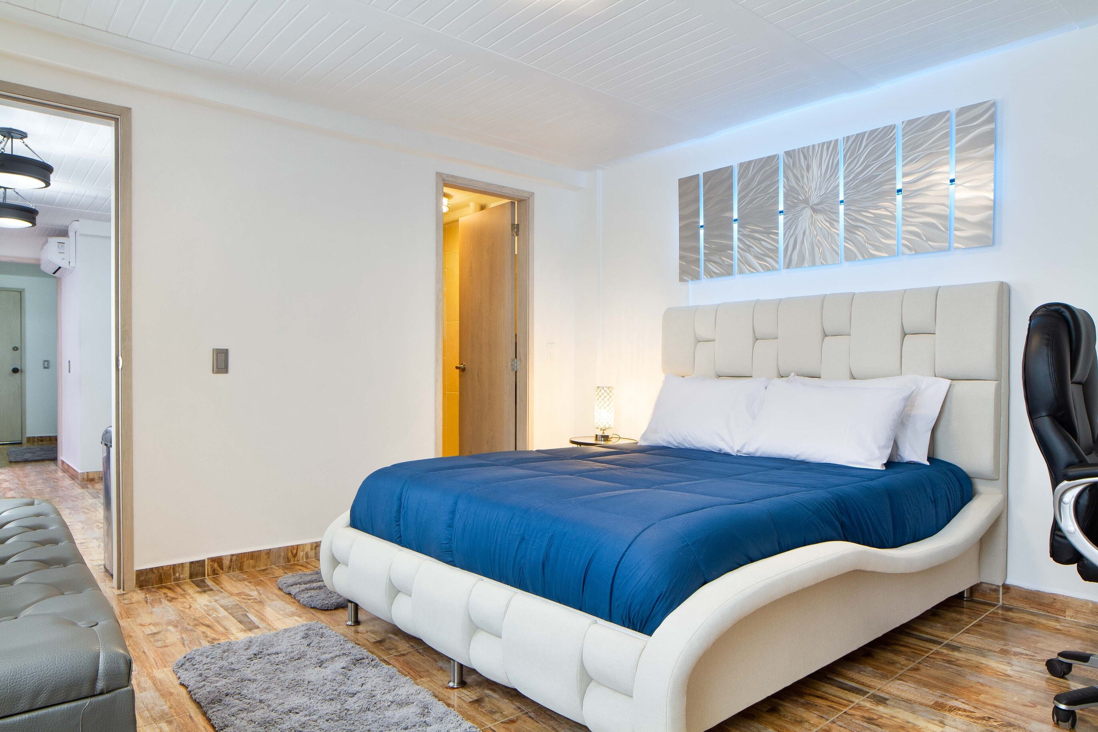 3 habitaciones, escritorio, tabla de planchar con plancha y wifi gratis 