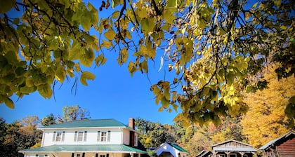 Fiddlers Farmhouse New River Trail, Mountains, hiking, Biking, Galax, Fries