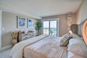 2 bedrooms, desk, travel cot, Internet - Beachfront Nags Head Condo w/ Private Balcony! (Nags Head)