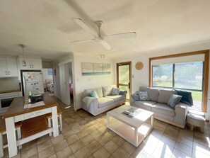 TV, fireplace, stereo