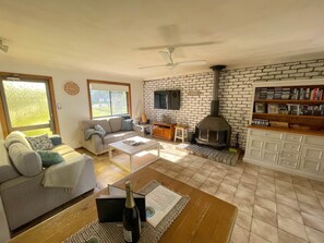 TV, fireplace, stereo