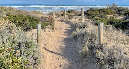 Goolwa Beachfront: Pet Friendly, Fireplace, WiFi, Sand Dunes, The best location in Goolwa Beach