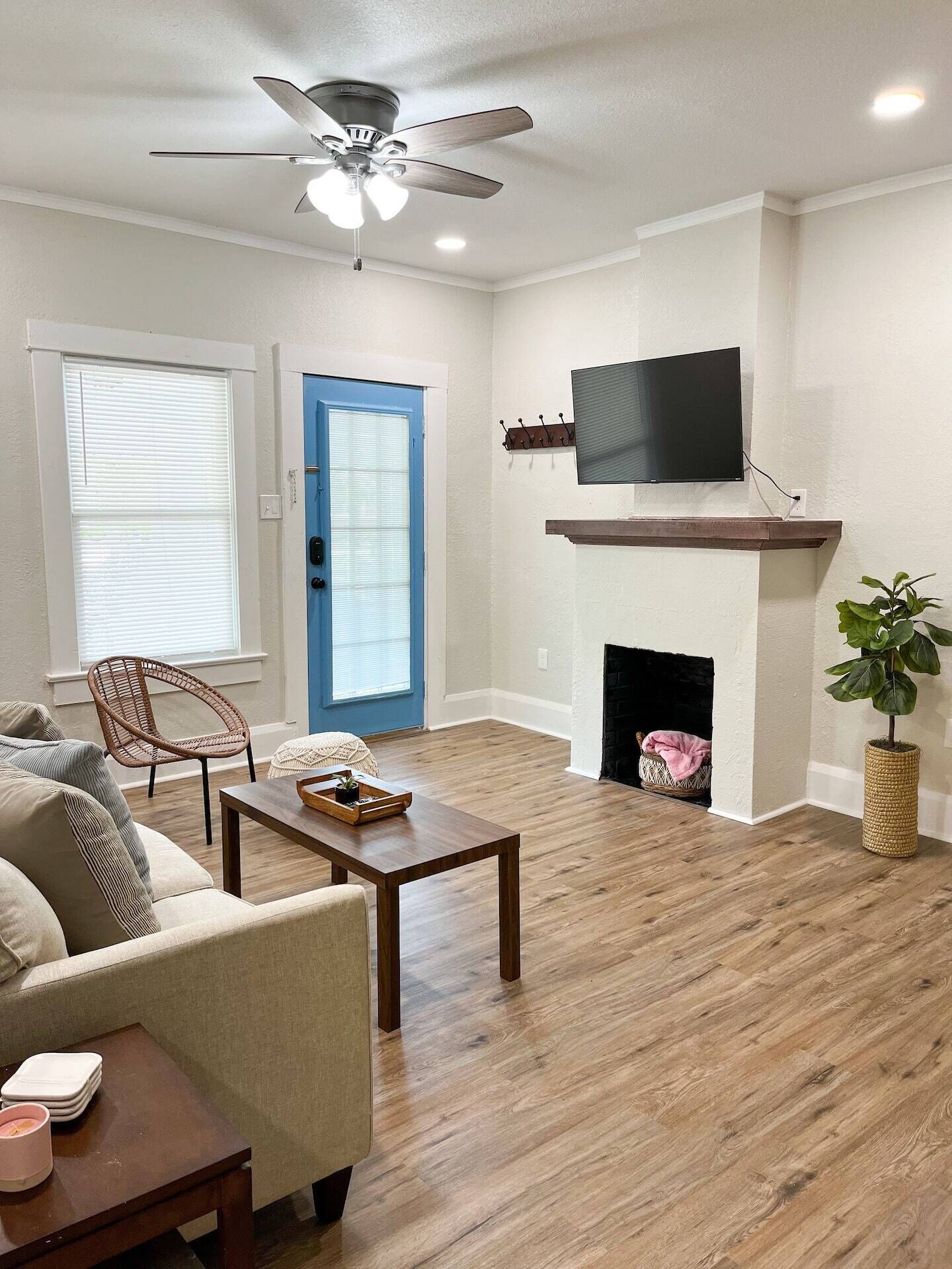 Airy and spacious duplex, centrally located in Lakeland downtown