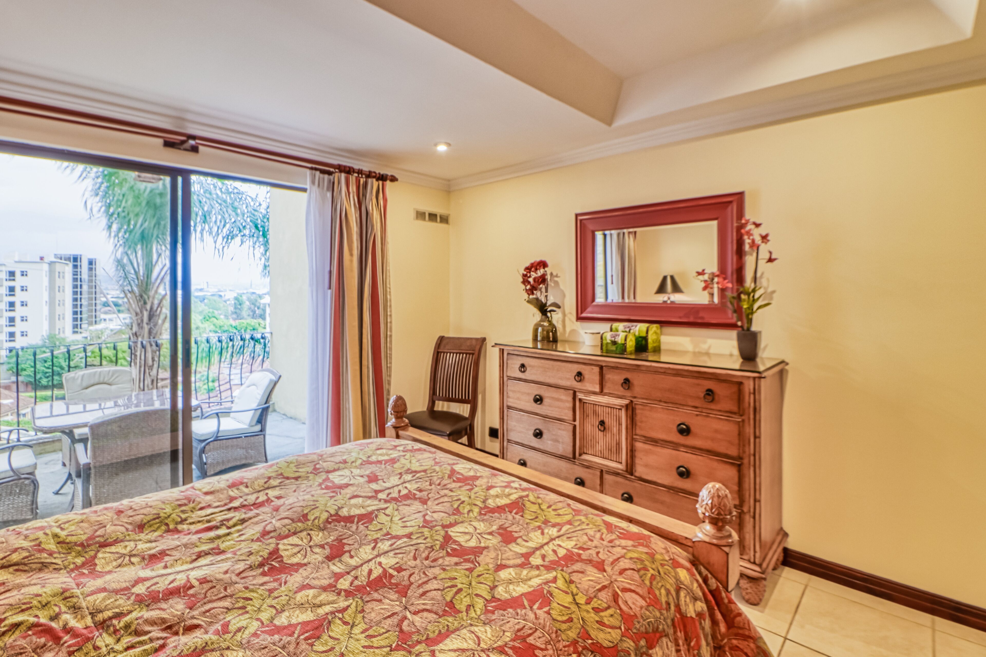 2 bedrooms, desk, internet, bed sheets