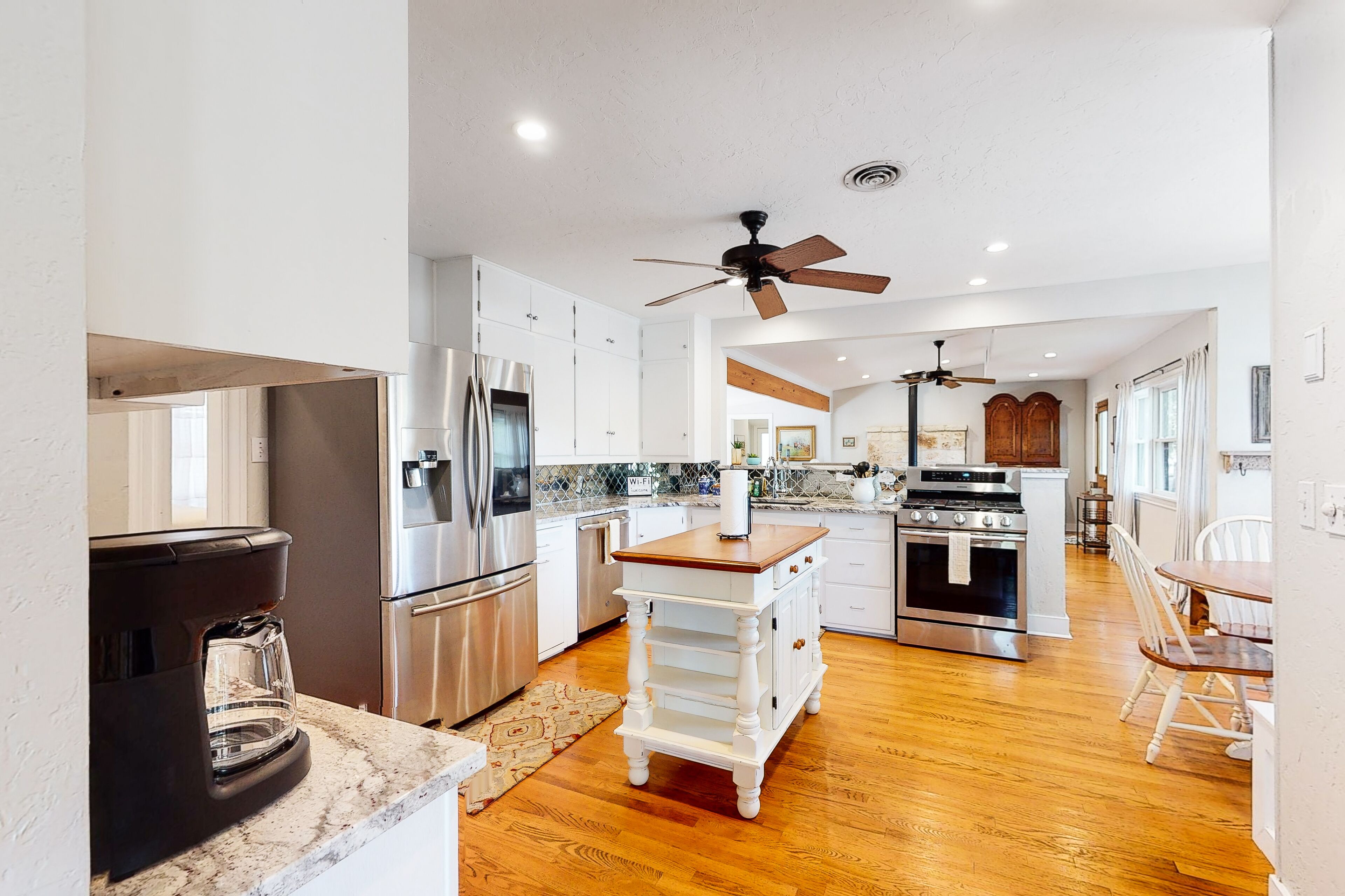 Spacious, Dog-Friendly Family Home w/Free WiFi, Enclosed Yard, Patio, Central AC