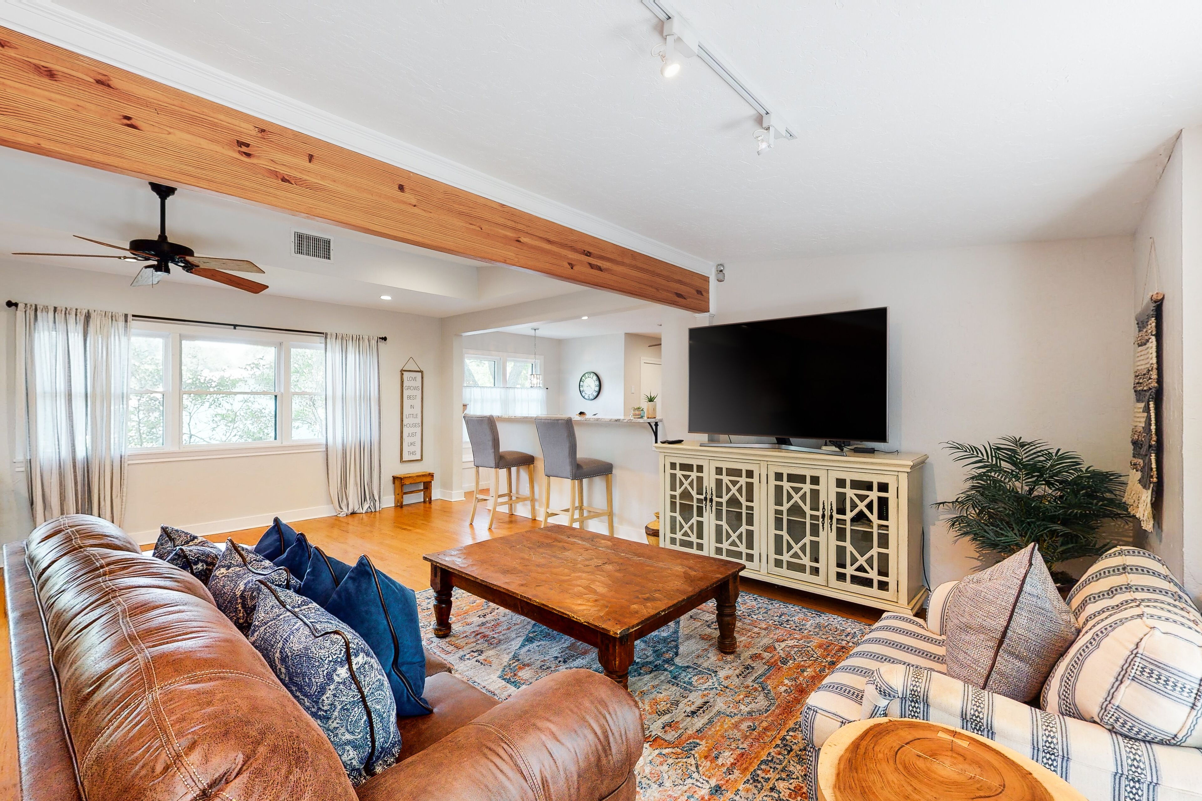 Spacious, Dog-Friendly Family Home w/Free WiFi, Enclosed Yard, Patio, Central AC