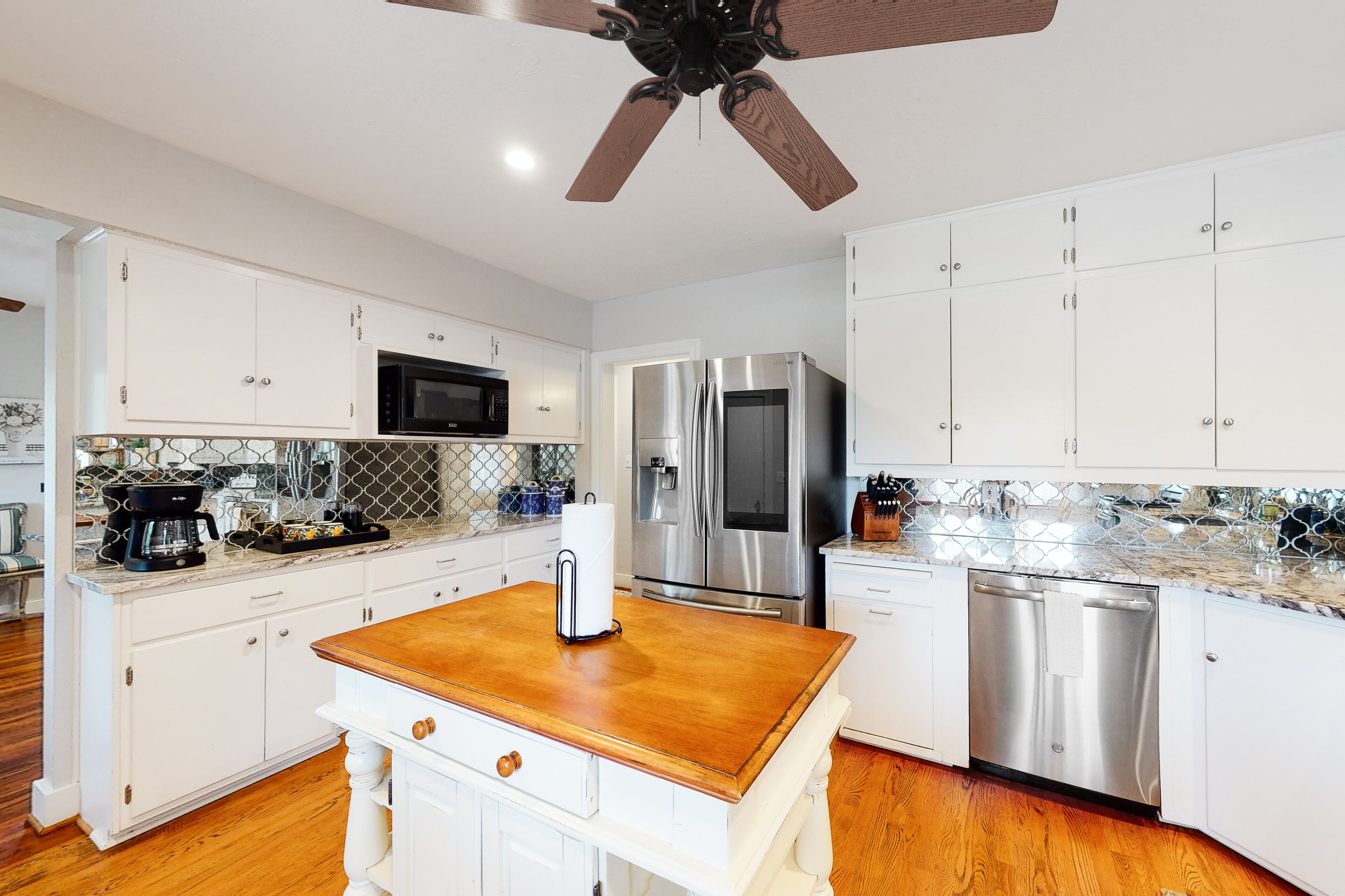 Spacious, Dog-Friendly Family Home w/Free WiFi, Enclosed Yard, Patio, Central AC