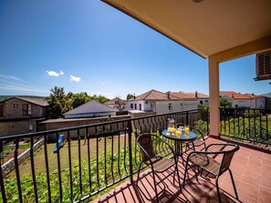 Outdoor dining - Holiday apartment mit Klimaanlage und Balkon (Seline)