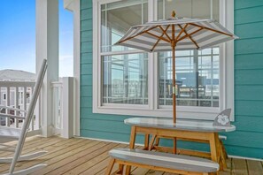Property grounds - A Wedge Away by Brunswick Vacation Rentals: Near Beach, Great Views, Heated Pool (Ocean Isle Beach)