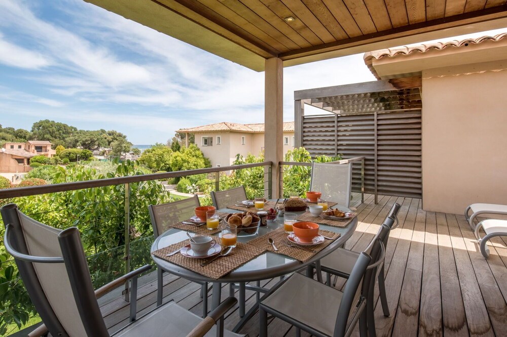 Nice apartment for 6 people with WIFI, A/C, TV, terrace, pets allowed and parking