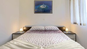 2 bedrooms, free WiFi - Cosy apartment for 6 guests with A/C, hot tub, WIFI, TV, terrace and pets allowed (Premantura)