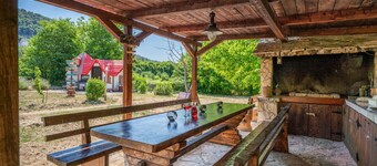 Stunning private villa for 4 people with A/C, WIFI, TV, terrace, pets allowed and parking