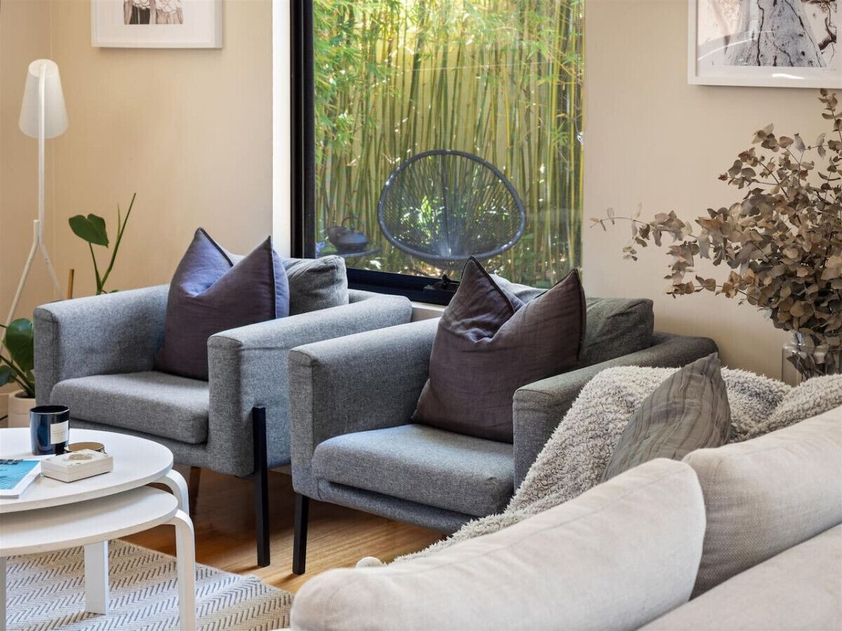 Jacaranda Lane | Sleek & Modern | Central