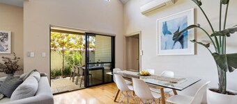 Jacaranda Lane | Sleek & Modern | Central