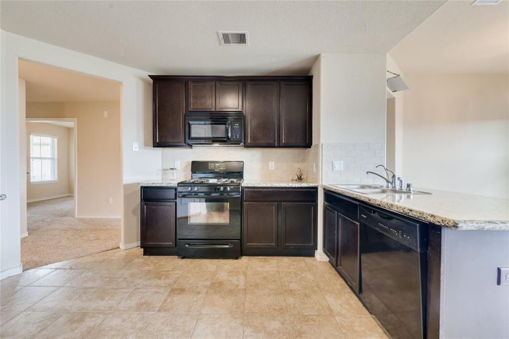 COZY SINGLE FAMILY HOME