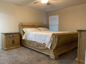 4 bedrooms, desk, soundproofing, iron/ironing board - COZY SINGLE FAMILY HOME (Richmond)