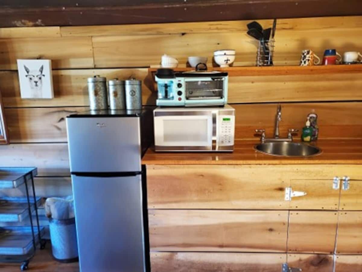 Owls Nest - Glamping Pole Barn Stay - Deep Valley View