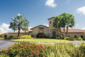Exterior - Beautiful, Newer Home in River Strand! Endless Fun! (Bradenton)