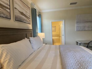3 bedrooms, desk, iron/ironing board, free WiFi