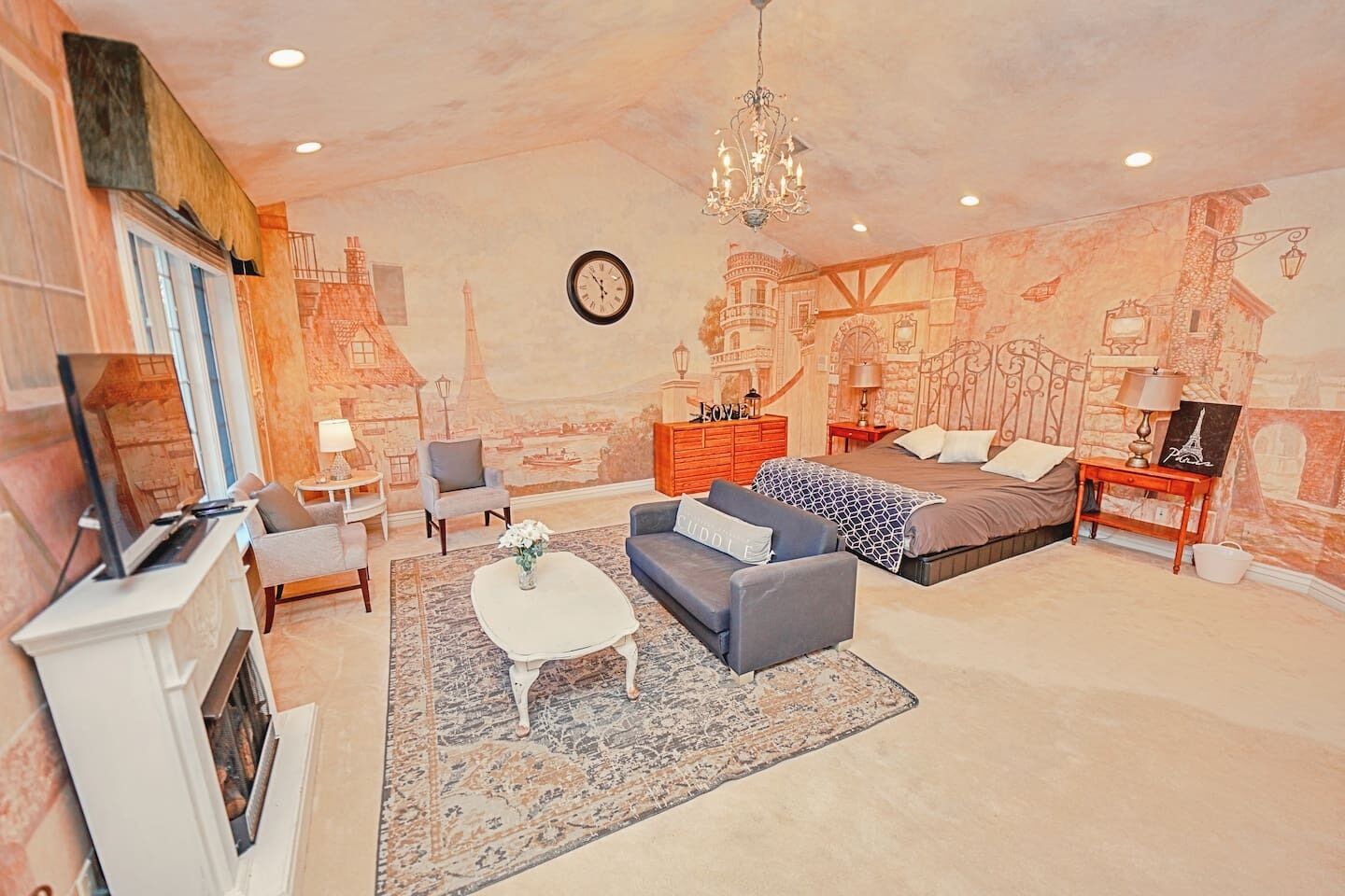 12 多间卧室、办公桌、熨斗/熨衣板、免费 WiFi