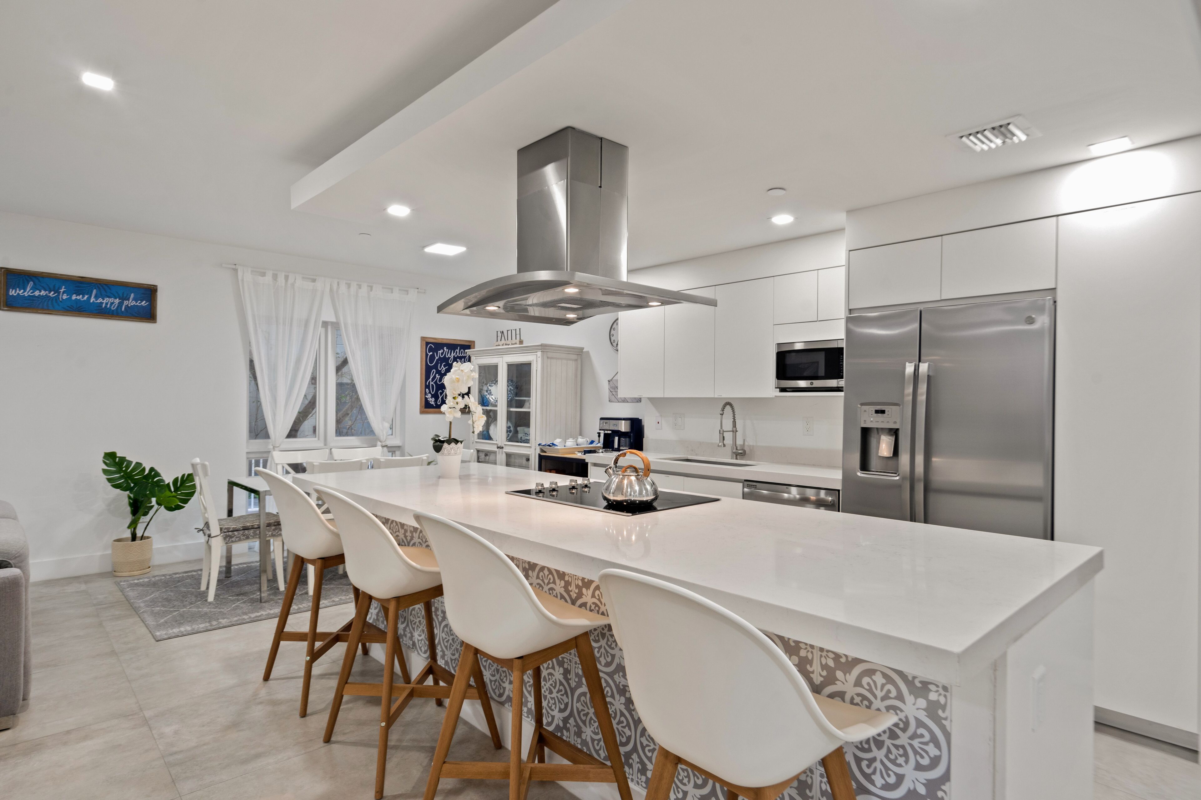 Oasis 3BR Townhome w/Rooftop/BBQ/Hot Tub