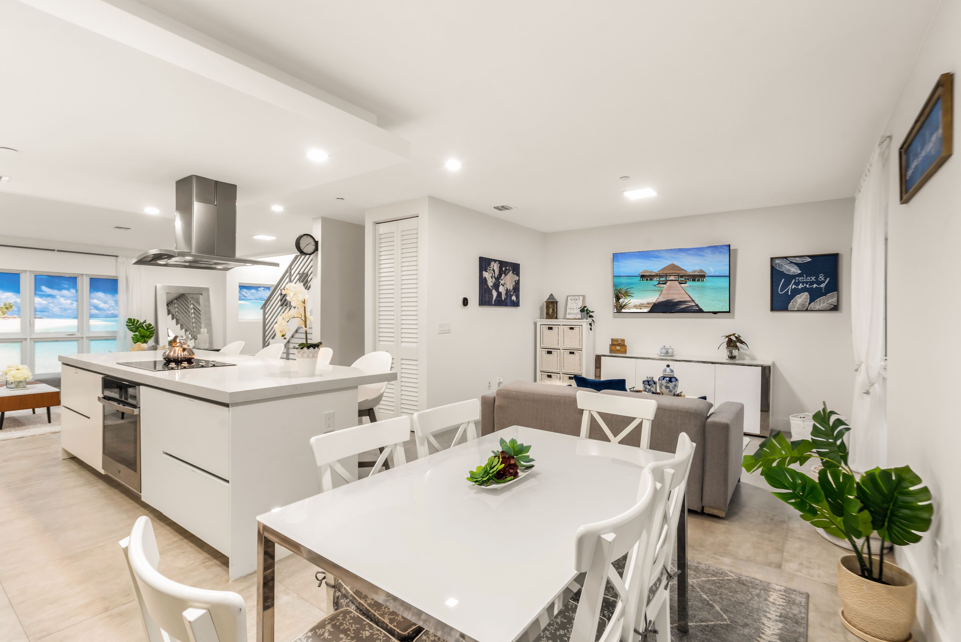 Oasis 3BR Townhome w/Rooftop/BBQ/Hot Tub