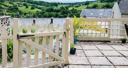 Painter`s Cottage, a charming cottage in historic Town of Matlock Bath