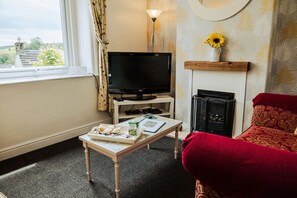 TV, fireplace - Painter`s Cottage, a charming cottage in historic Town of Matlock Bath (Derbyshire)
