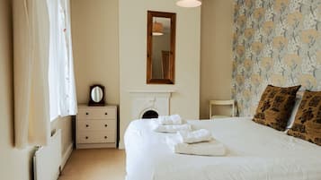 2 bedrooms, iron/ironing board, travel cot, free WiFi