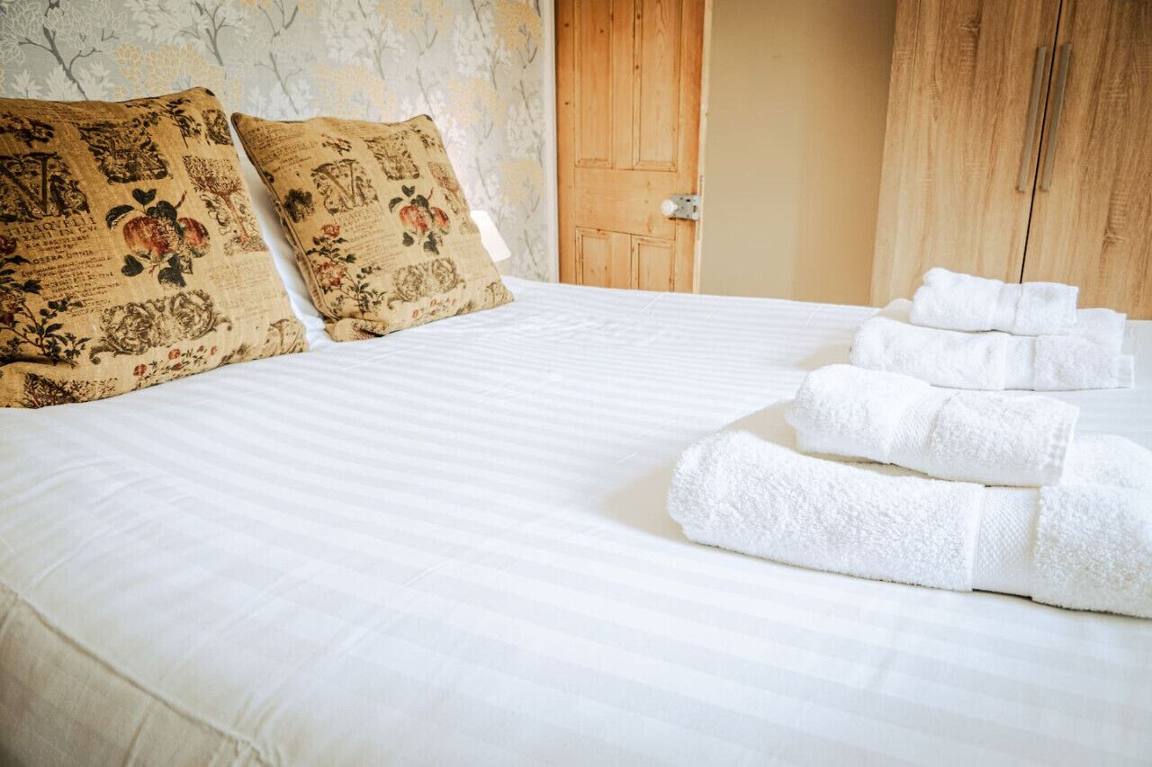 2 bedrooms, iron/ironing board, travel crib, free WiFi