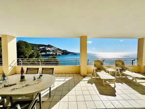 Outdoor dining - HOLIDAYS ON THE ROCKS !! 1st LINE OF SEA, PRIVILEGED AREA, SEA VIEW. (Roses)